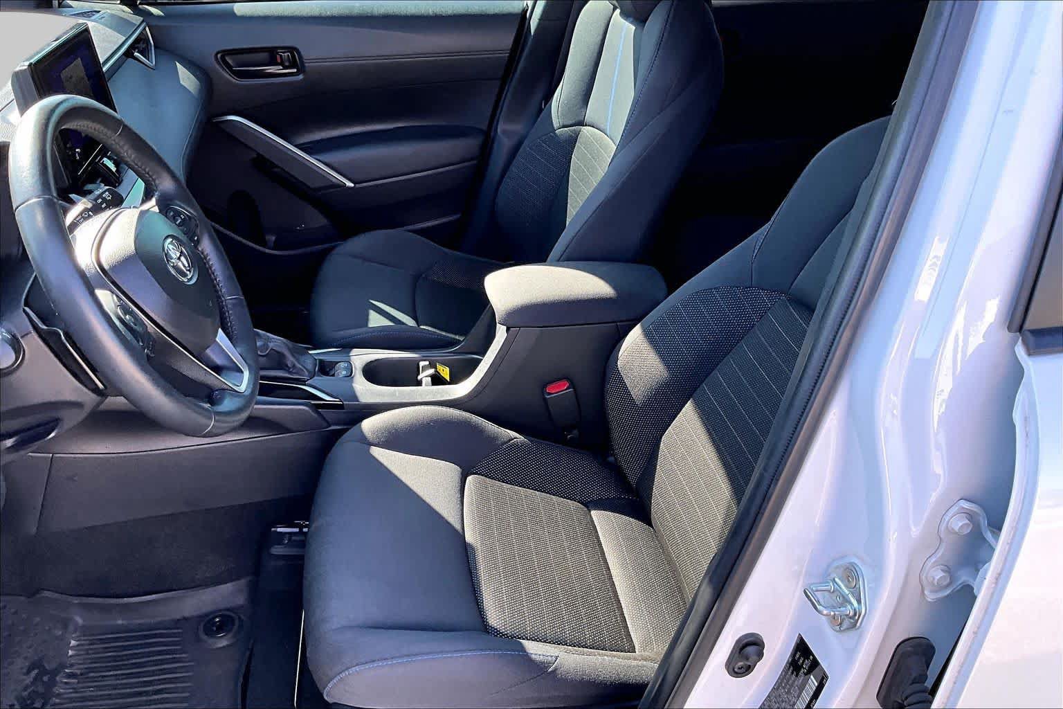 Used 2024 Toyota Corolla Cross AWD Hybrid image 7