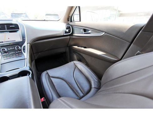 Used 2017 Lincoln MKX Reserve w/ Lincoln MKX Climate Package FWD image 12