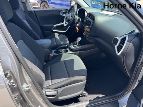 Certified 2023 Kia Soul LX w/ LX Technology Package FWD image 25