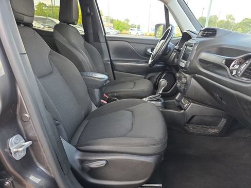 Used 2018 Jeep Renegade Altitude FWD image 15
