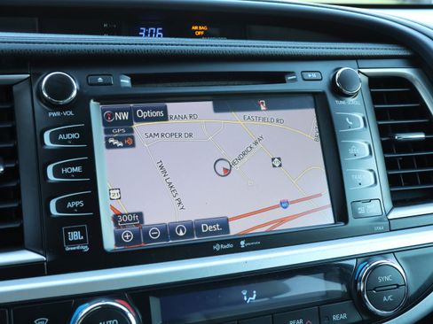 Used 2015 Toyota Highlander Limited Platinum image 24