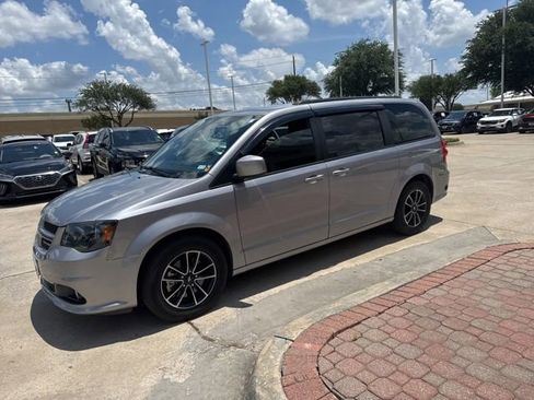 Used 2019 Dodge Grand Caravan GT FWD image 2