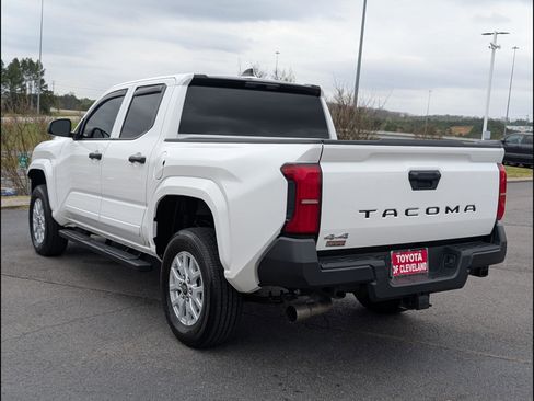 Used 2025 Toyota Tacoma SR image 4