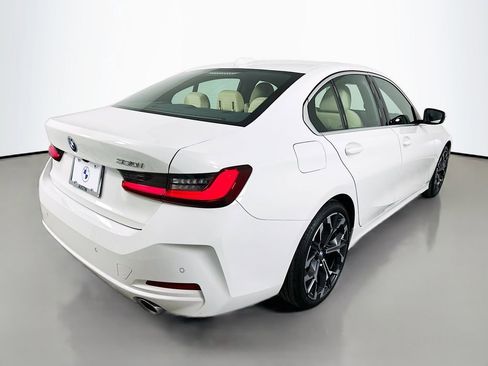 Used 2025 BMW 330i Sedan w/ Convenience Package RWD image 5