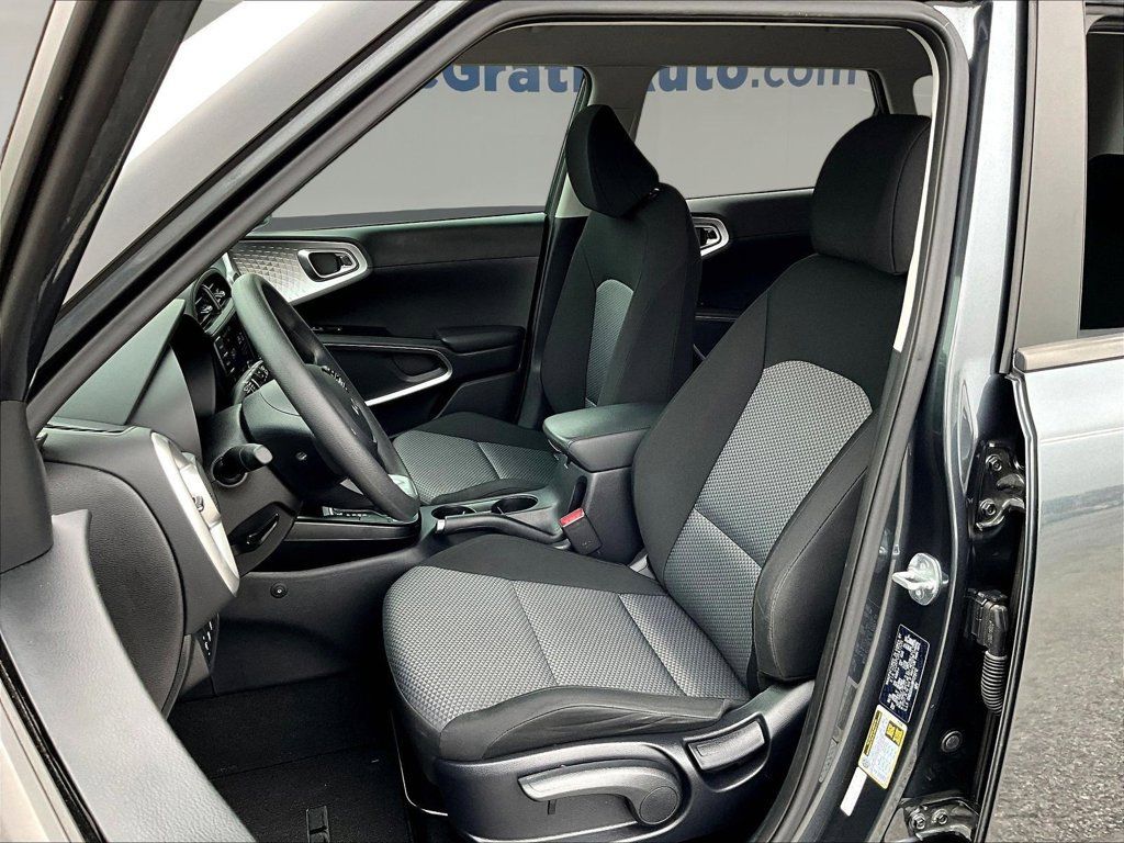 Used 2023 Kia Soul LX w/ Option Group 015 FWD image 23