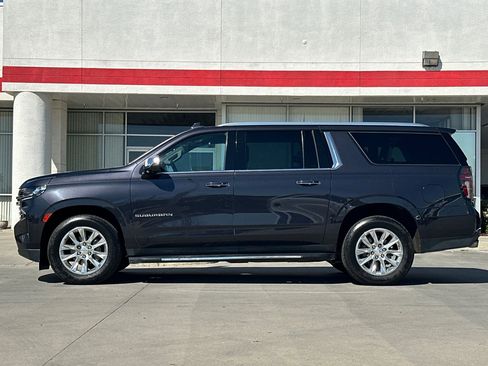 Used 2023 Chevrolet Suburban Premier AWD/4WD image 3