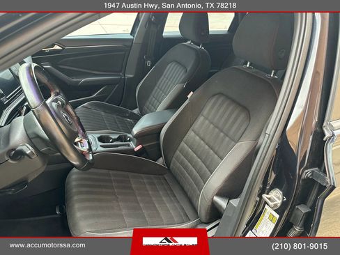 Used 2019 Volkswagen Jetta GLI image 9