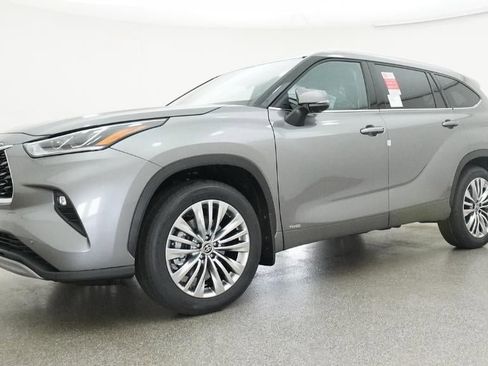 New 2026 Toyota Highlander Platinum AWD/4WD image 50
