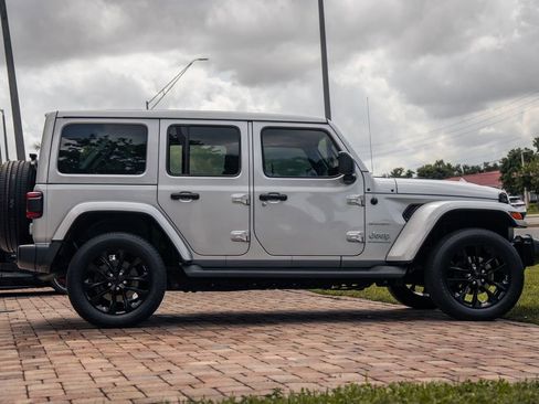 Used 2023 Jeep Wrangler Unlimited Sahara w/ Cold Weather Group AWD/4WD image 6