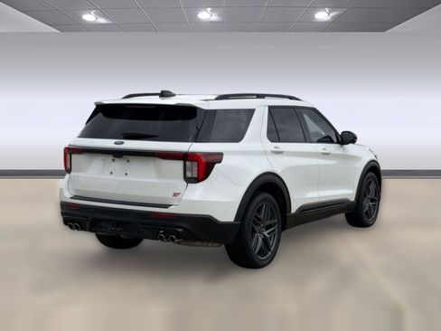 Used 2025 Ford Explorer ST AWD/4WD image 9