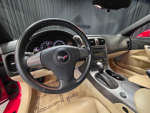 Used 2006 Chevrolet Corvette Convertible RWD image 19