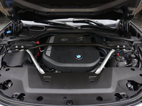 Used 2023 BMW 740i w/ Executive Package image 32