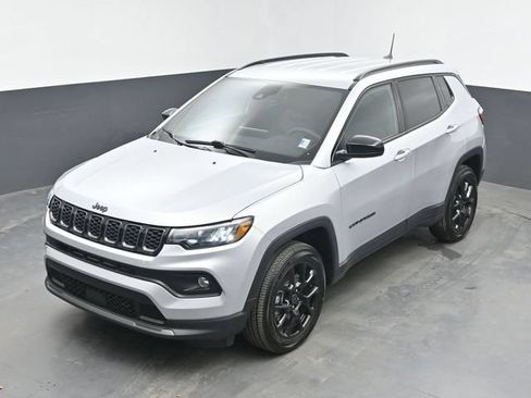 Used 2025 Jeep Compass Latitude w/ Altitude Special Edition AWD/4WD image 35