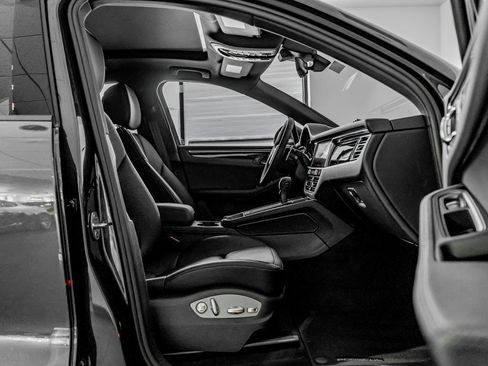 Certified 2026 Porsche Macan AWD/4WD image 29