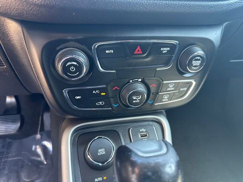 Used 2018 Jeep Compass Latitude w/ Popular Equipment Group AWD/4WD image 21