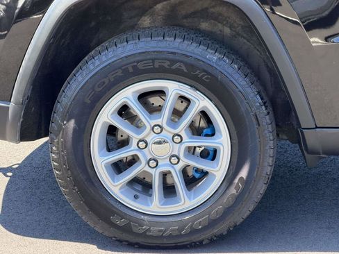 Certified 2020 Jeep Grand Cherokee Laredo AWD/4WD image 8