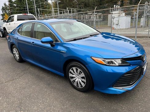 Used 2020 Toyota Camry LE w/ Fleet Convenience Package FWD image 3