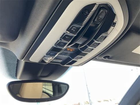 Used 2018 Porsche Cayenne Platinum Edition image 25