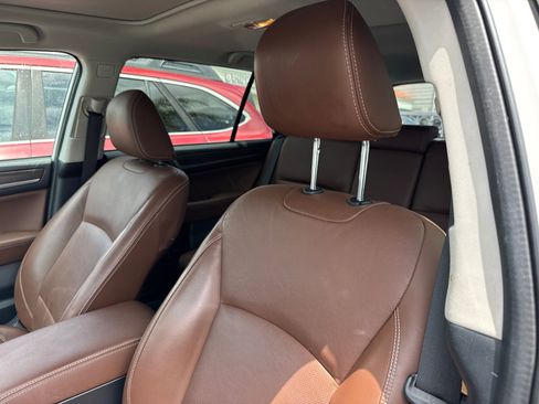 Used 2018 Subaru Outback 3.6R Touring AWD/4WD image 3