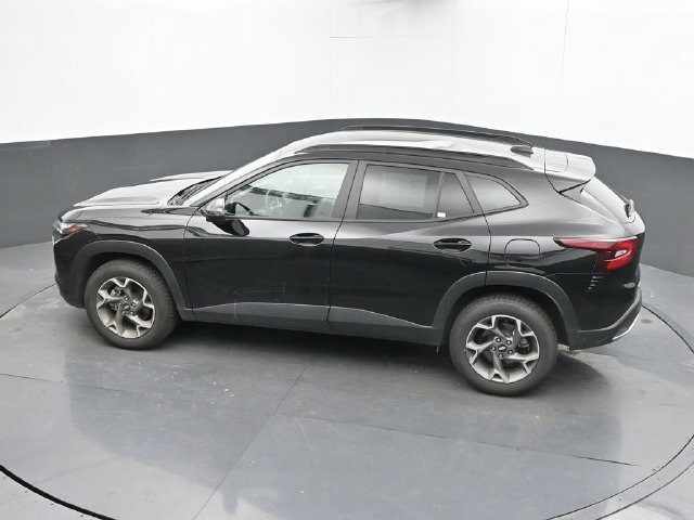 Used 2025 Chevrolet Trax LT FWD image 41