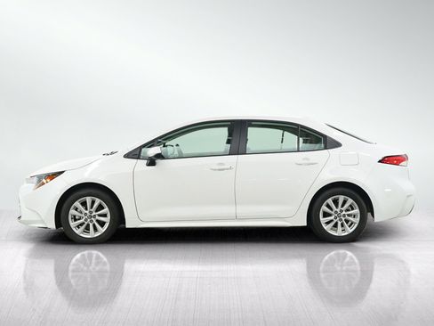 Used 2026 Toyota Corolla LE w/ LE Premium Package FWD image 2