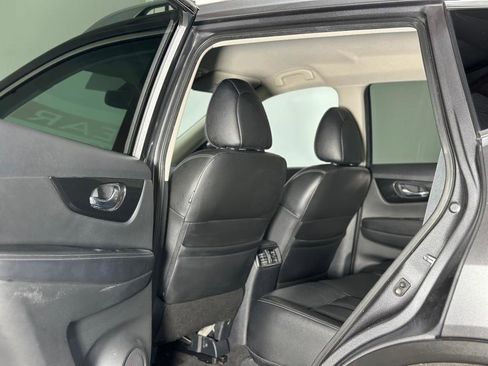 Used 2019 Nissan Rogue SL FWD image 12