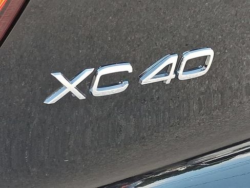 Certified 2024 Volvo XC40 B5 Plus w/ Protection Package Premier AWD/4WD image 33