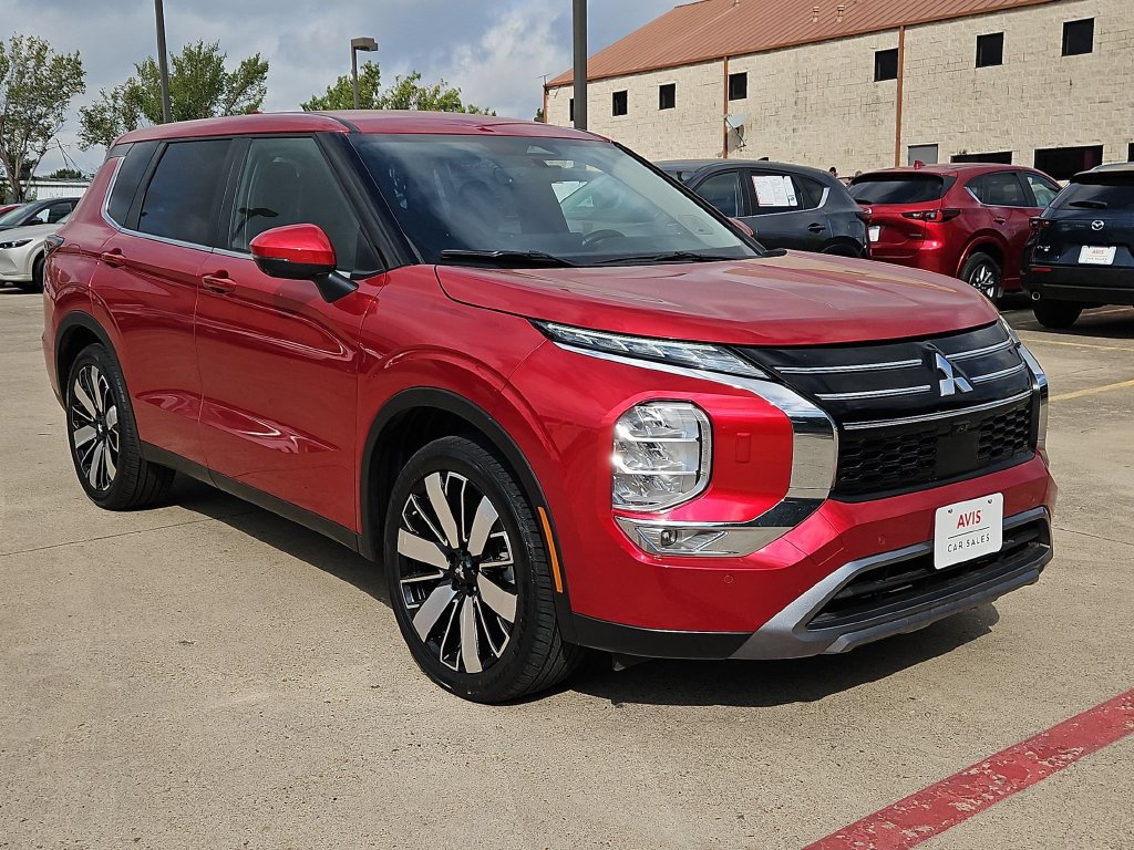 Used 2025 Mitsubishi Outlander SE AWD/4WD image 3