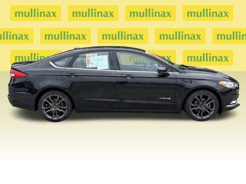Used 2018 Ford Fusion SE w/ Equipment Group 601A image 2