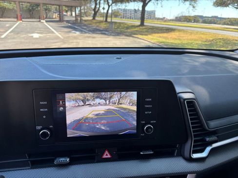 Used 2025 Kia Sportage LX image 20