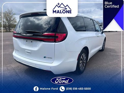 Used 2023 Chrysler Pacifica Touring-L FWD image 6