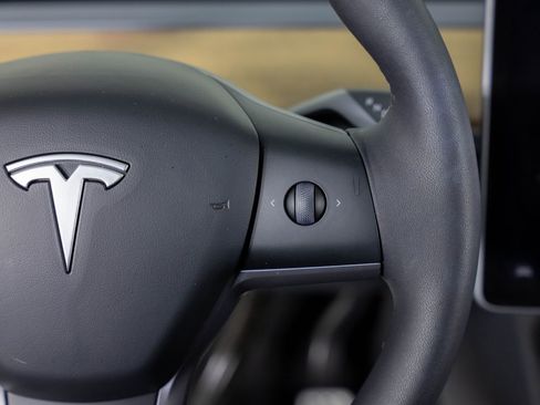 Used 2023 Tesla Model Y Performance image 36