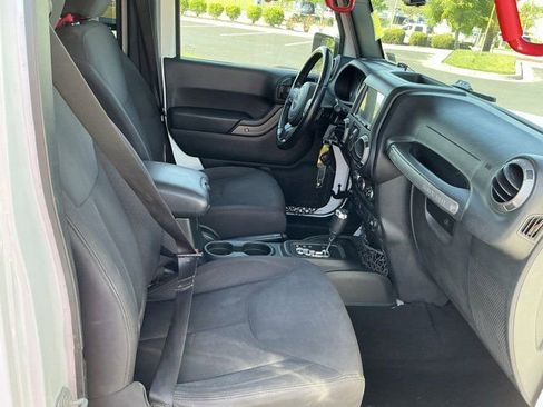 Used 2018 Jeep Wrangler Unlimited Sport AWD/4WD image 19