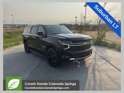 Used 2021 Chevrolet Suburban LT RWD image 1