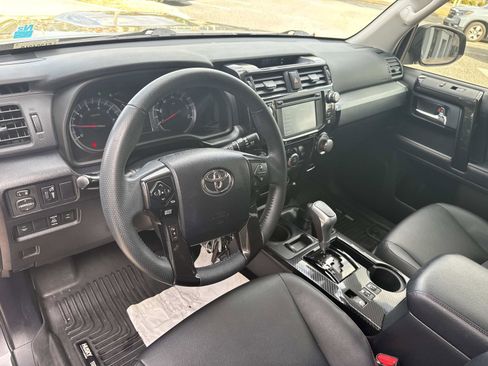 Used 2018 Toyota 4Runner TRD Off-Road Premium image 22