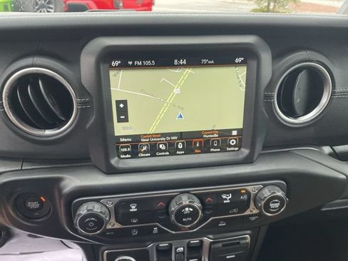 Used 2022 Jeep Gladiator Overland w/ Popular Equipment Package AWD/4WD image 24