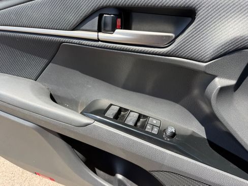 Used 2025 Toyota Camry SE FWD image 16