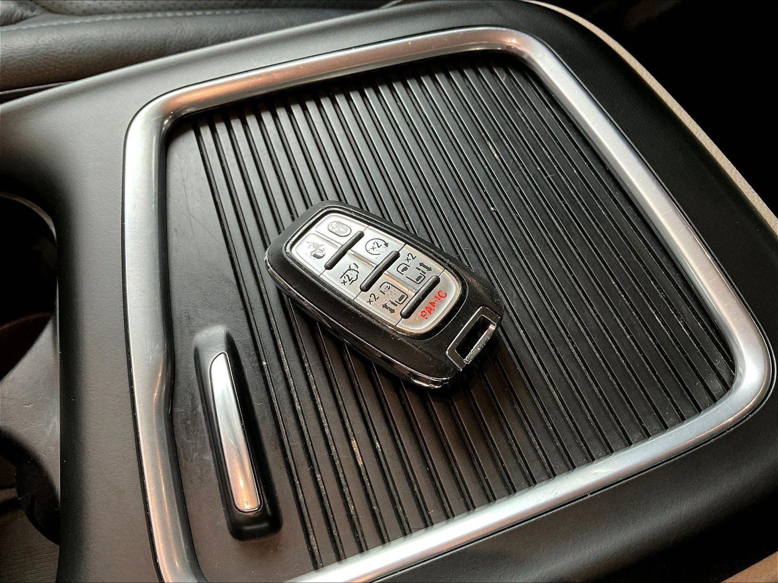 Used 2022 Chrysler Pacifica Touring-L FWD image 32