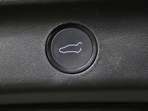 Used 2022 Tesla Model Y Long Range AWD/4WD image 16