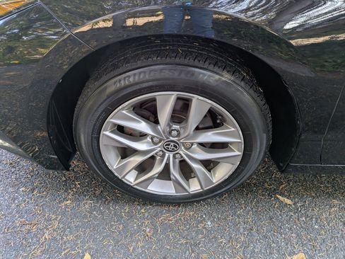 Used 2021 Toyota Avalon XLE image 19