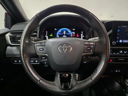 Used 2025 Toyota Camry SE FWD image 16