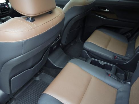 Used 2024 Lexus GX 550 w/ Accessory Package (Z1) AWD/4WD image 41