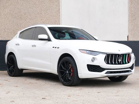 Used 2017 Maserati Levante S AWD/4WD image 4