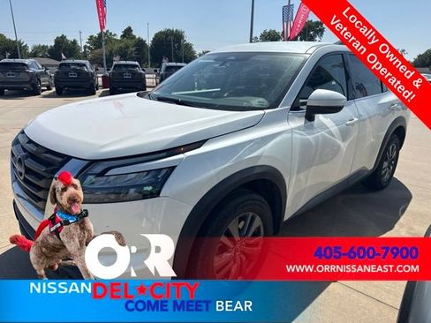 Used 2024 Nissan Pathfinder SV FWD image 1