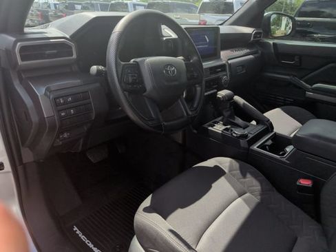 Used 2025 Toyota Tacoma SR5 AWD/4WD image 17