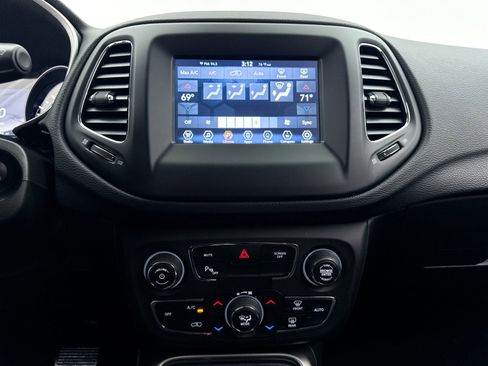 Used 2019 Jeep Compass Sport w/ Tech Group FWD image 22