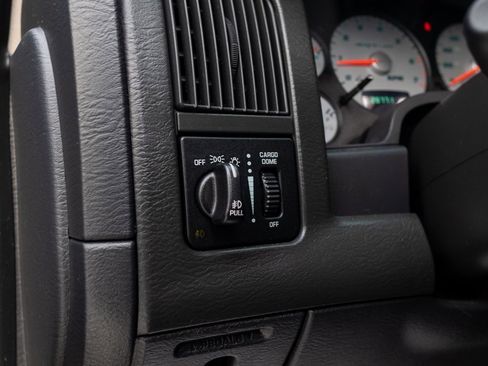 Used 2004 Dodge Ram 1500 Truck 2dr Reg Cab 120.5 WB SRT-10 image 31