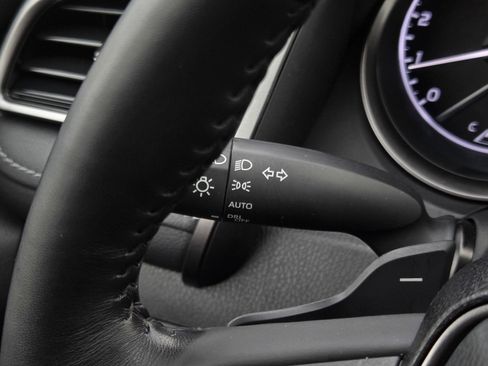 Certified 2021 Toyota Camry SE image 24