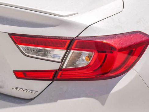 Used 2018 Honda Accord Sport image 10