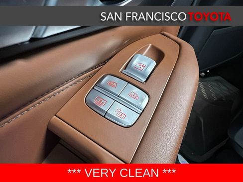 Used 2022 BMW X7 xDrive40i w/ M Sport Package image 18